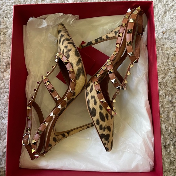 Valentino Leopard Print Rockstud Ankle Strap Heels / 39.5 - Picture 2 of 4